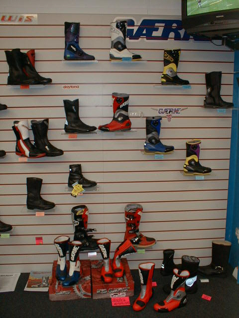 shroom_boots.jpg (131849 bytes)